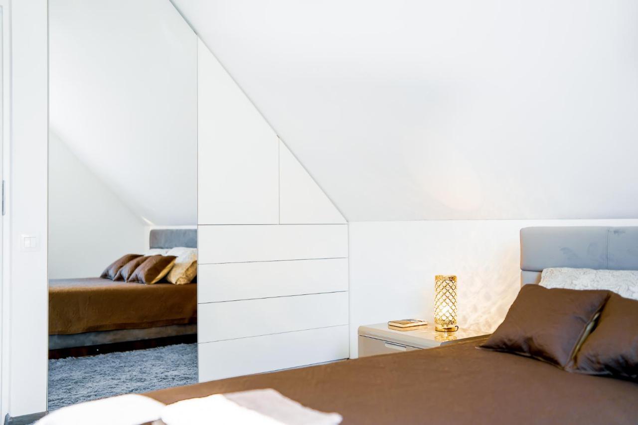 Stylish, Modern Apartment Near Vilnius Old Town Exterior foto